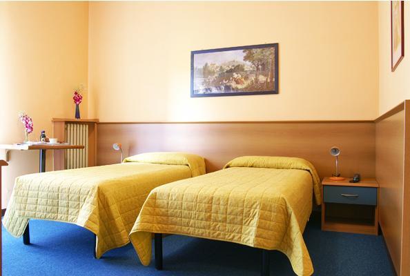 Hotel Victoria Varedo Habitación foto